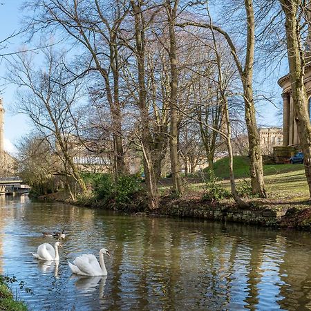 Riverside Balcony Apartment With Parking Just Minutes To Saltaire 쉬플리 외부 사진