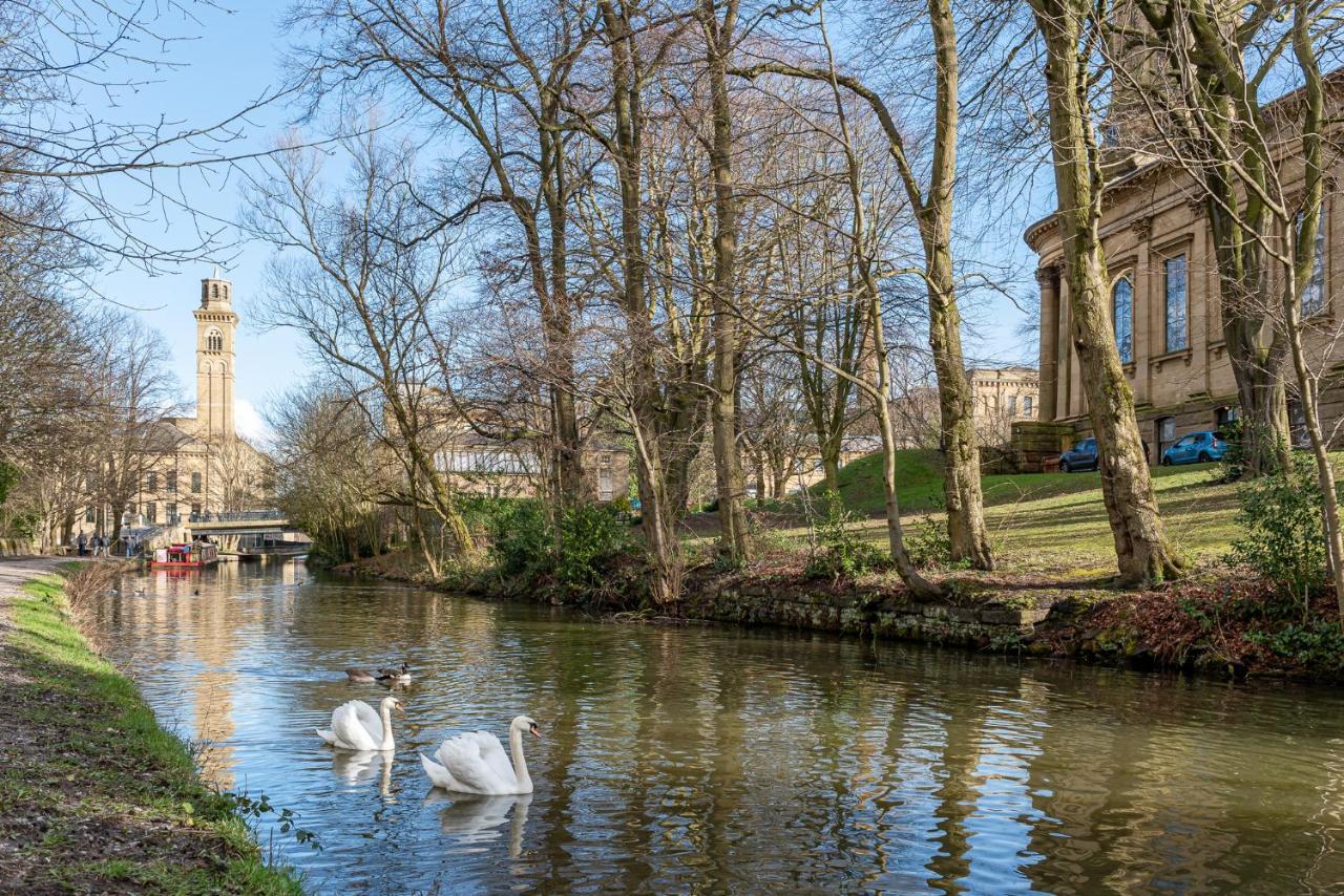 Riverside Balcony Apartment With Parking Just Minutes To Saltaire 쉬플리 외부 사진