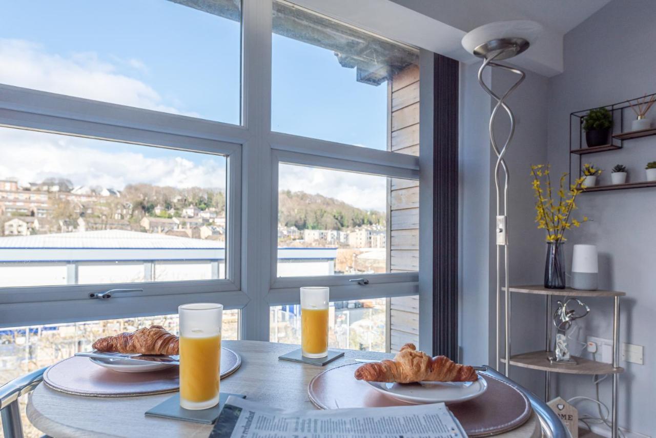 Riverside Balcony Apartment With Parking Just Minutes To Saltaire 쉬플리 외부 사진