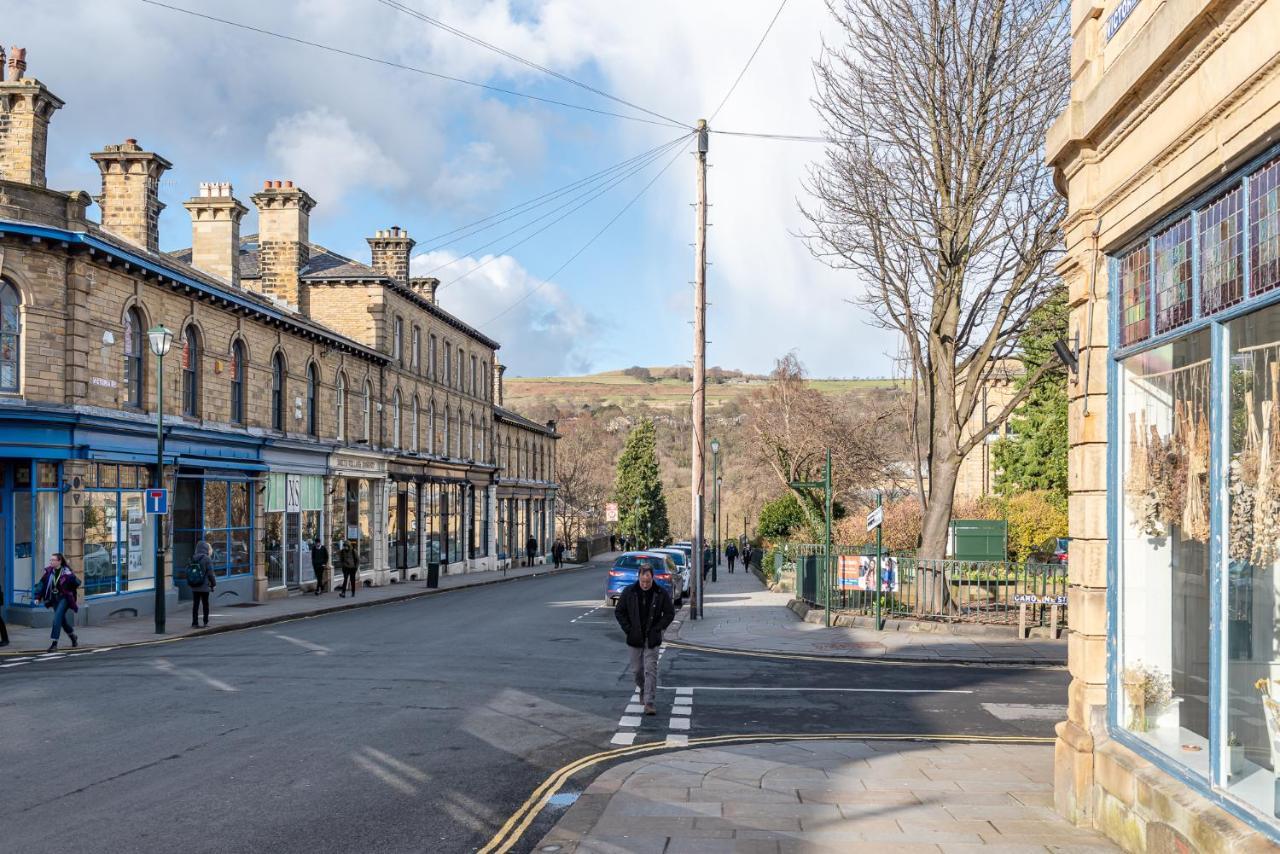 Riverside Balcony Apartment With Parking Just Minutes To Saltaire 쉬플리 외부 사진