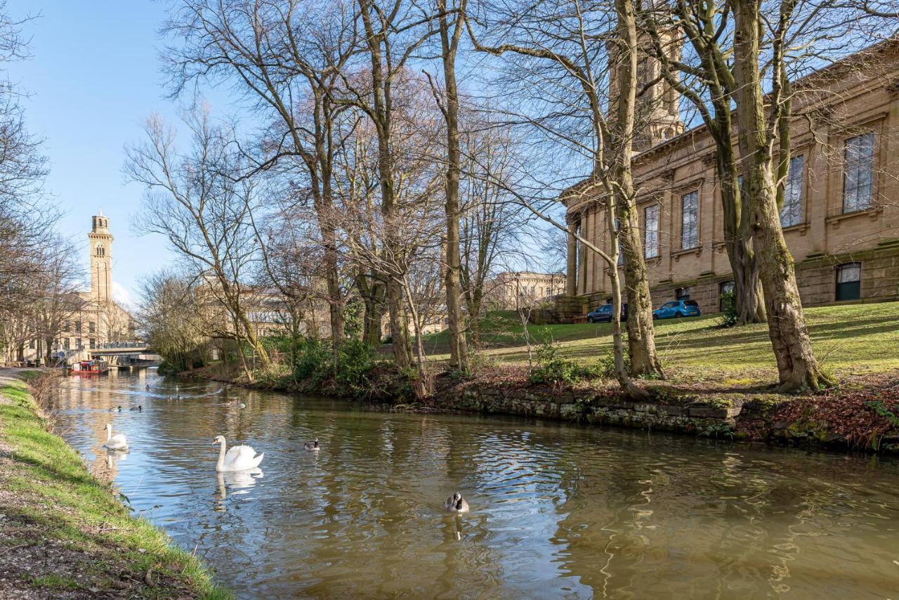 Riverside Balcony Apartment With Parking Just Minutes To Saltaire 쉬플리 외부 사진