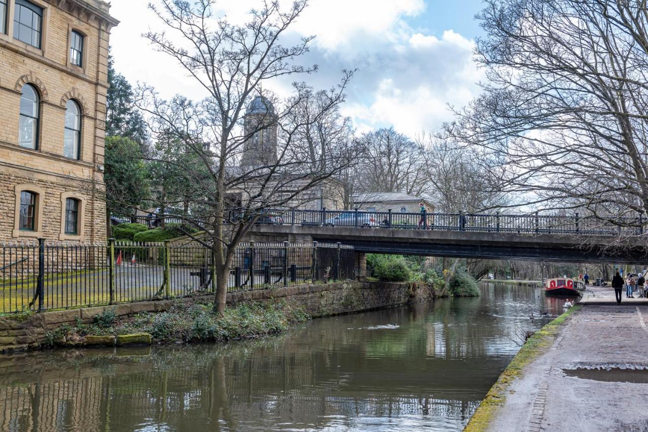 Riverside Balcony Apartment With Parking Just Minutes To Saltaire 쉬플리 외부 사진