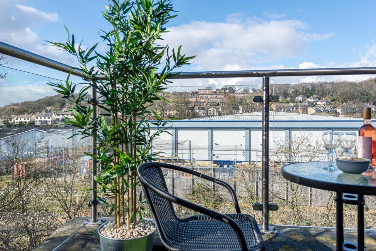 Riverside Balcony Apartment With Parking Just Minutes To Saltaire 쉬플리 외부 사진