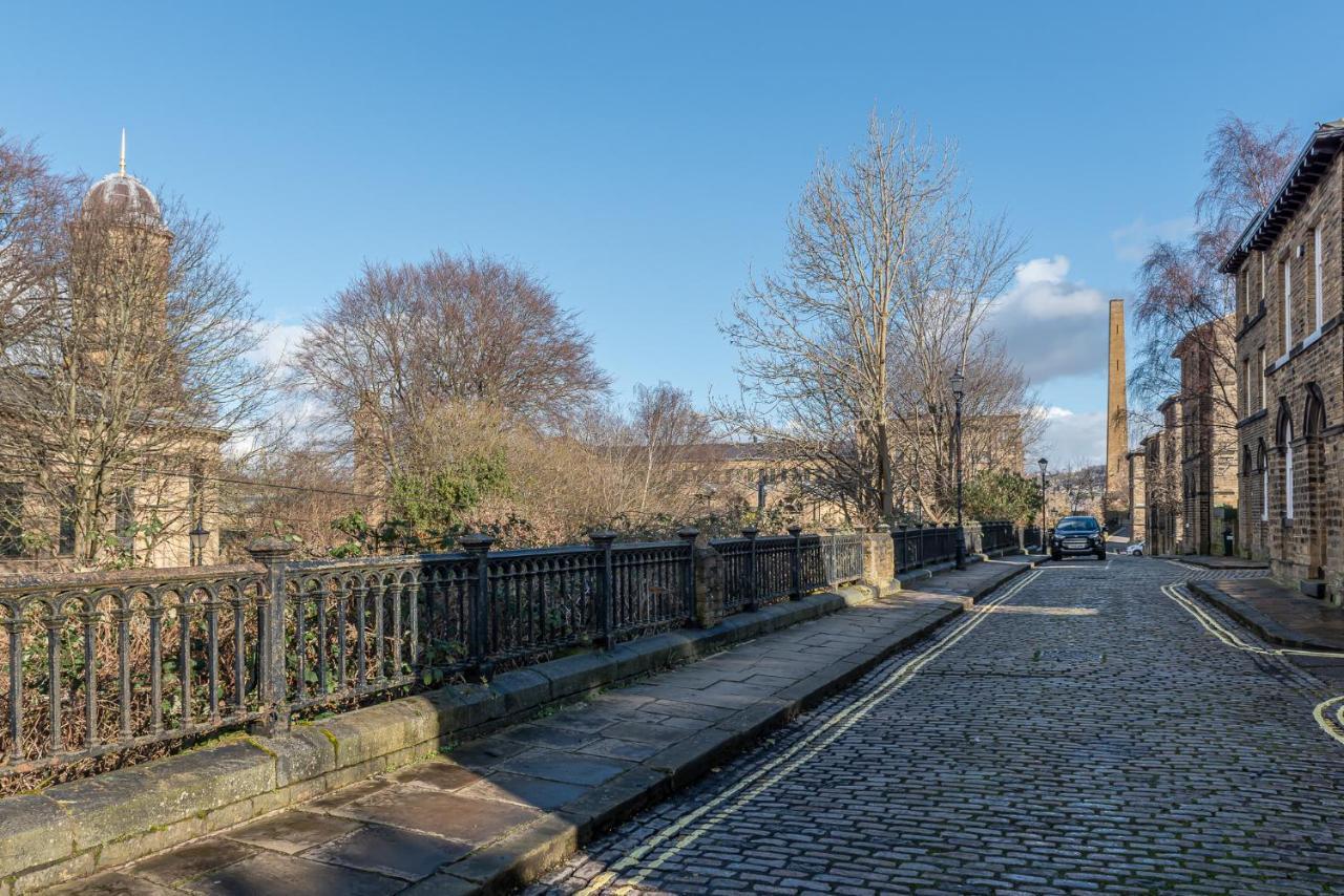 Riverside Balcony Apartment With Parking Just Minutes To Saltaire 쉬플리 외부 사진